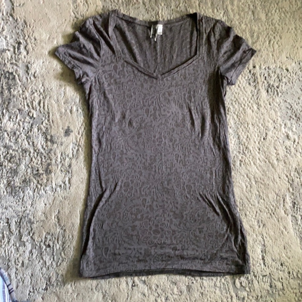 BKE Gray embossed tee. Medium